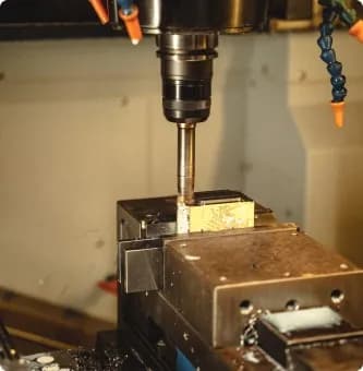 Centre d'usinage Makino F5